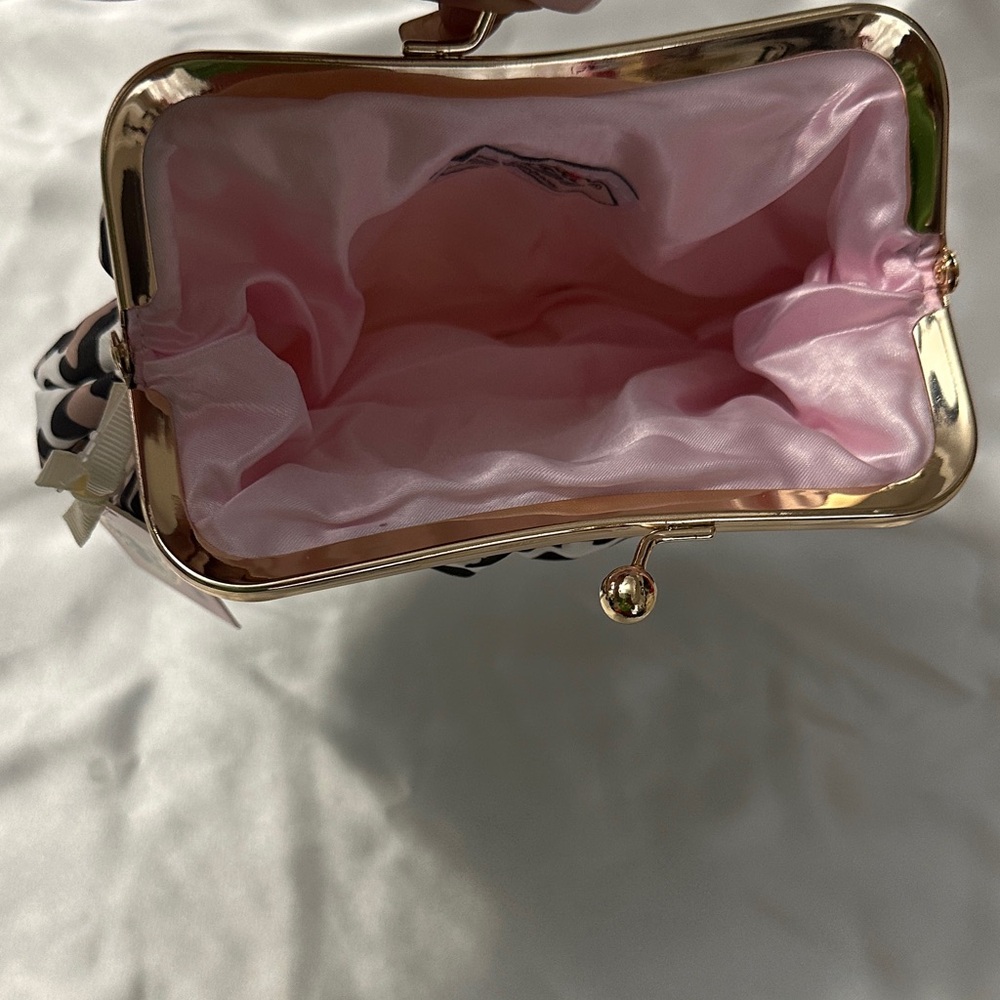 The Vintage Cosmetic company - Leopard Print Frame Cosmetic clutch - Picture 4 of 4